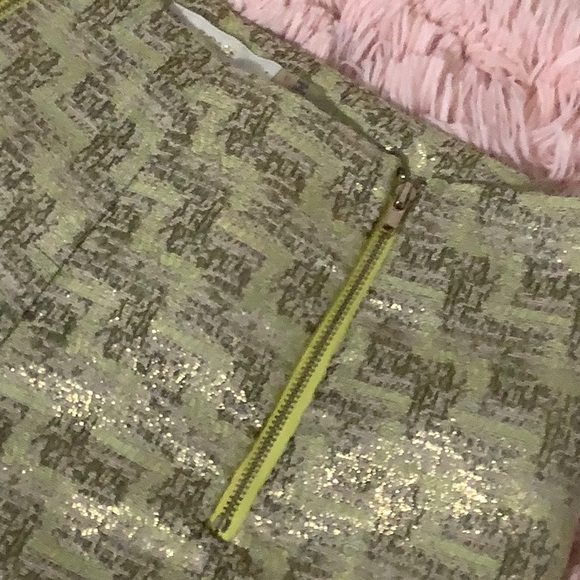 Shorts - Picture 2 of 4